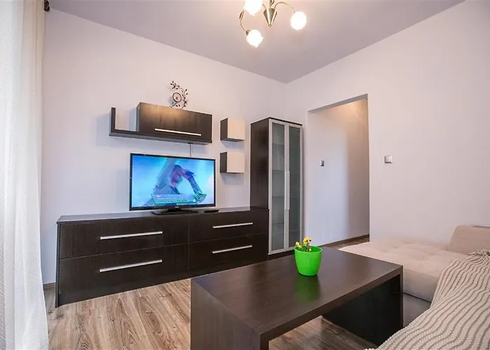 в есента идва с топлина, слънце и златна светлина شقة ساندانسكي