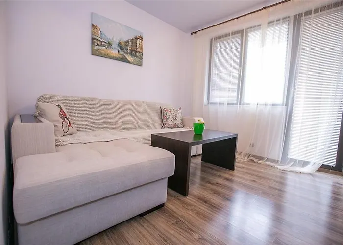 شقة в есента идва с топлина, слънце и златна светлина